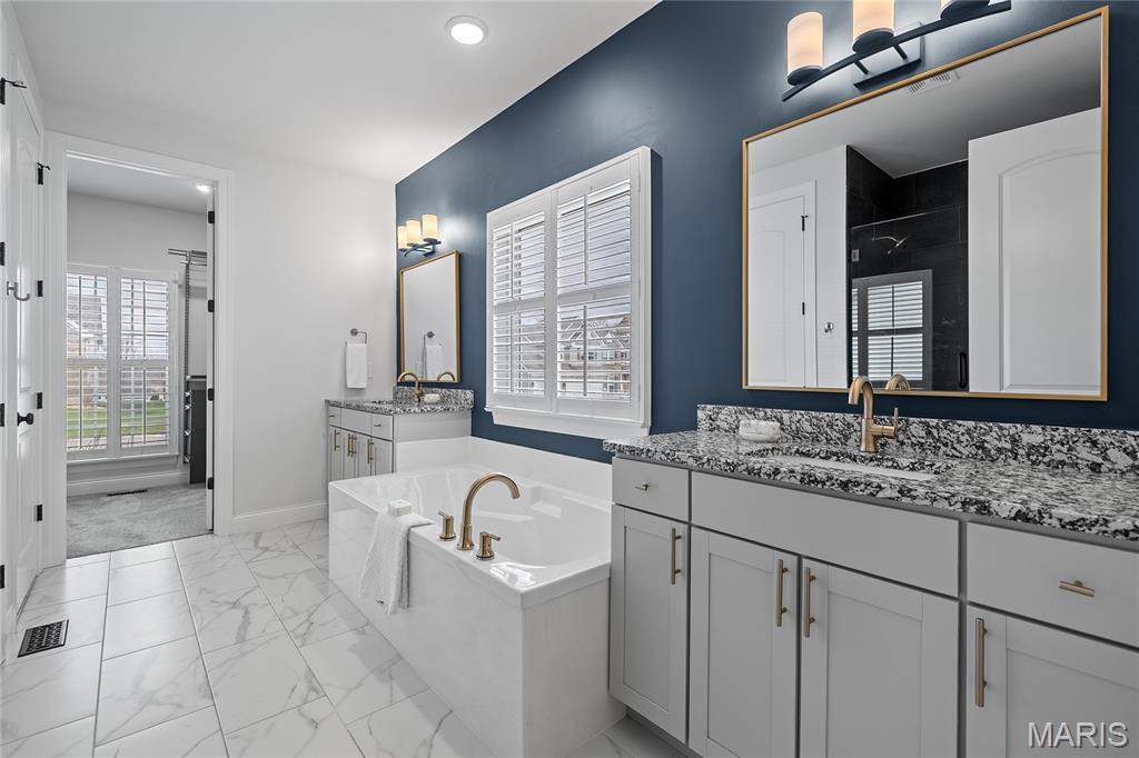 920 Thorn Crown Court