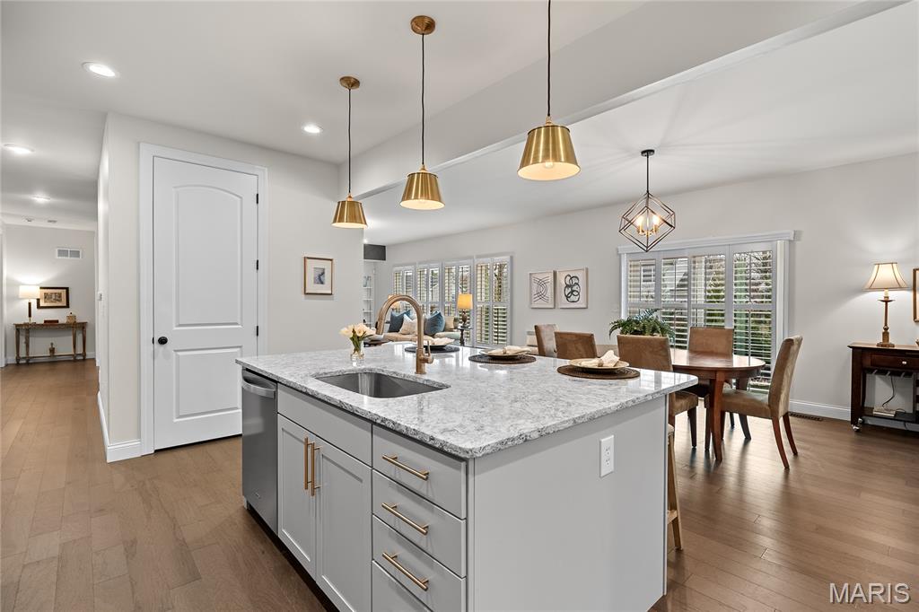 920 Thorn Crown Court