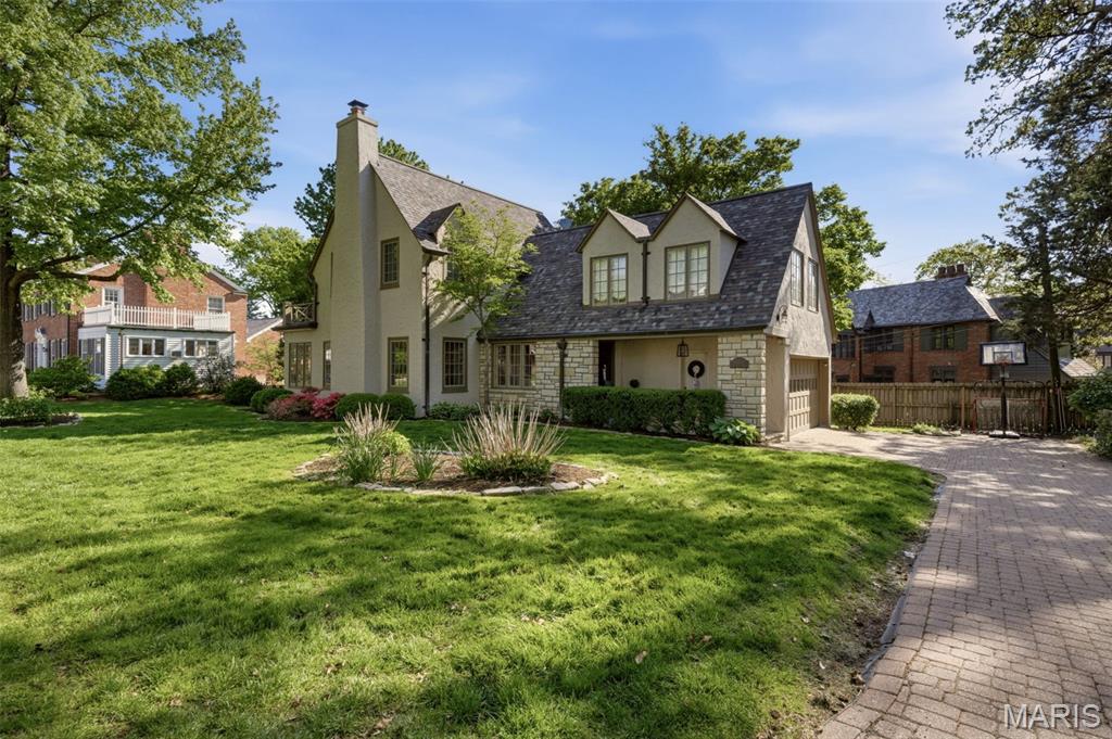 36 Algonquin Wood Place