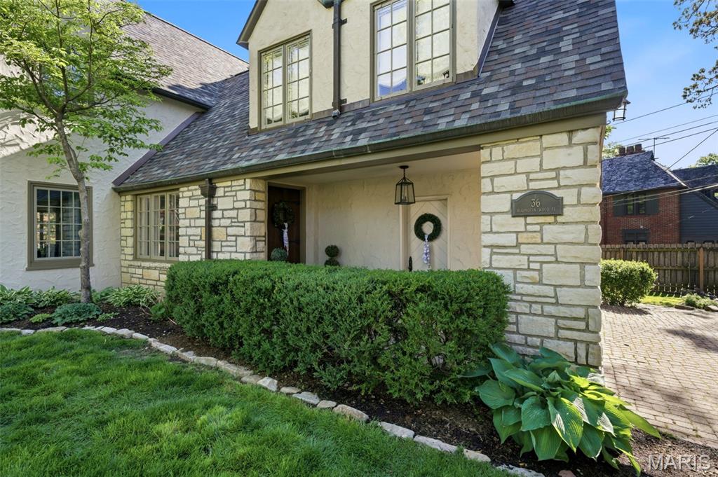 36 Algonquin Wood Place
