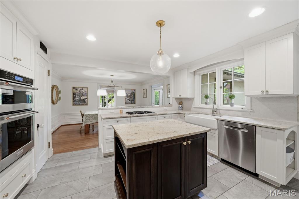 36 Algonquin Wood Place