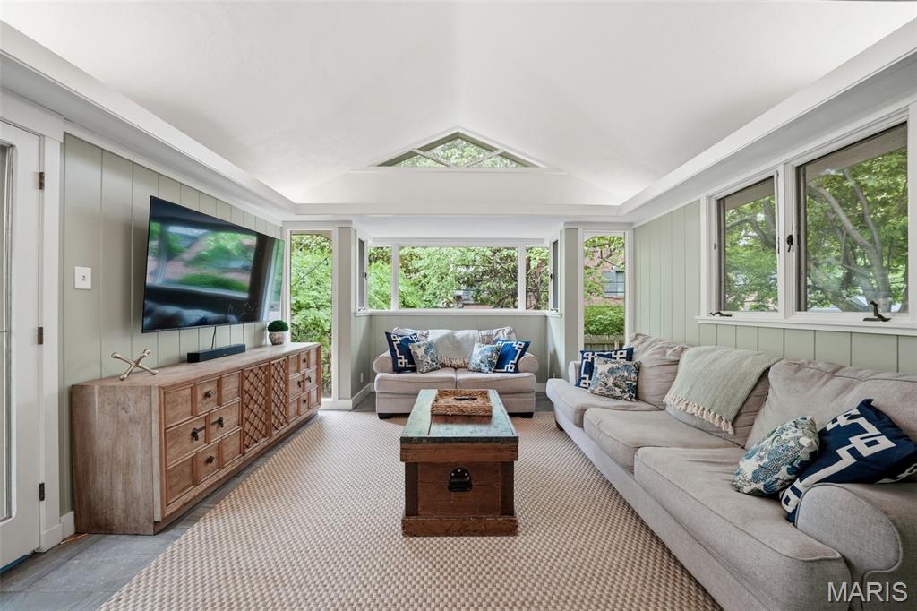36 Algonquin Wood Place