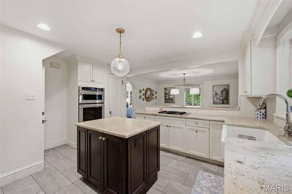 36 Algonquin Wood Place