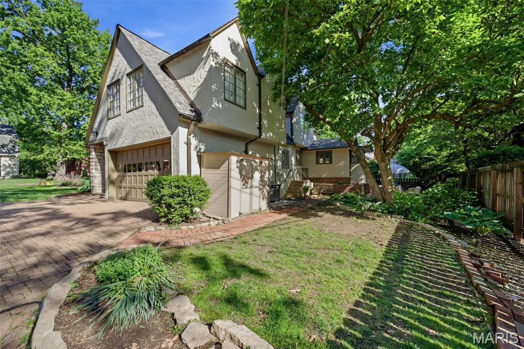 36 Algonquin Wood Place