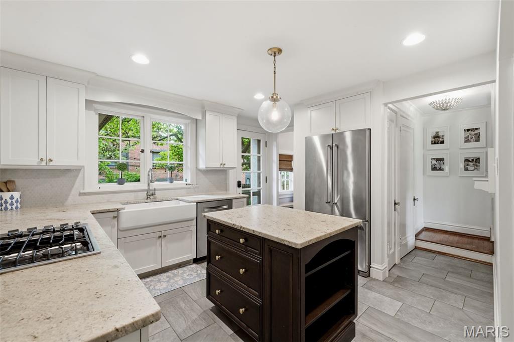36 Algonquin Wood Place