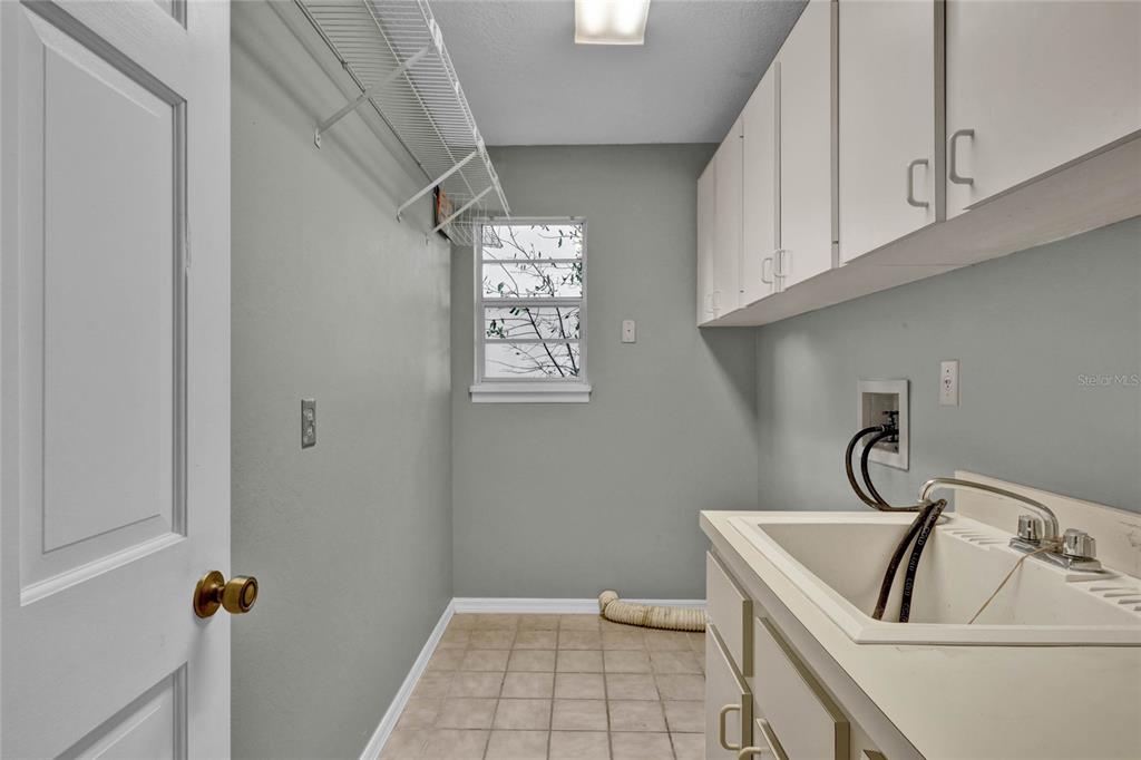 589 S LONGVIEW PLACE