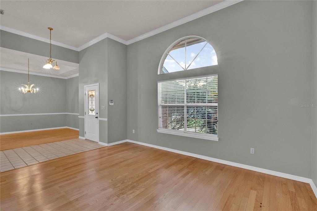 589 S LONGVIEW PLACE