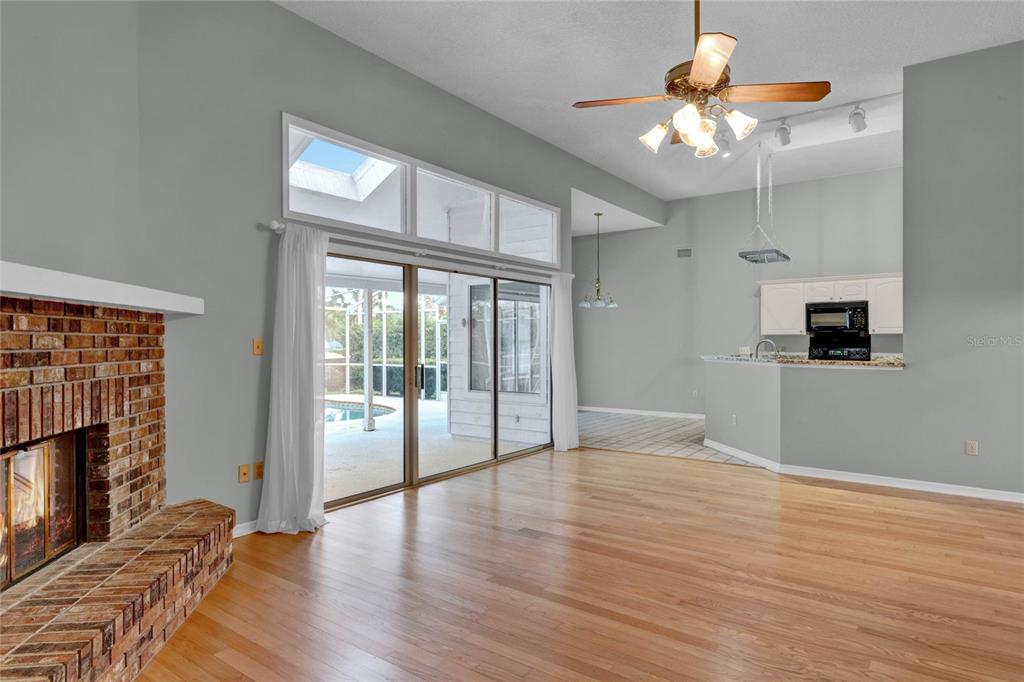 589 S LONGVIEW PLACE