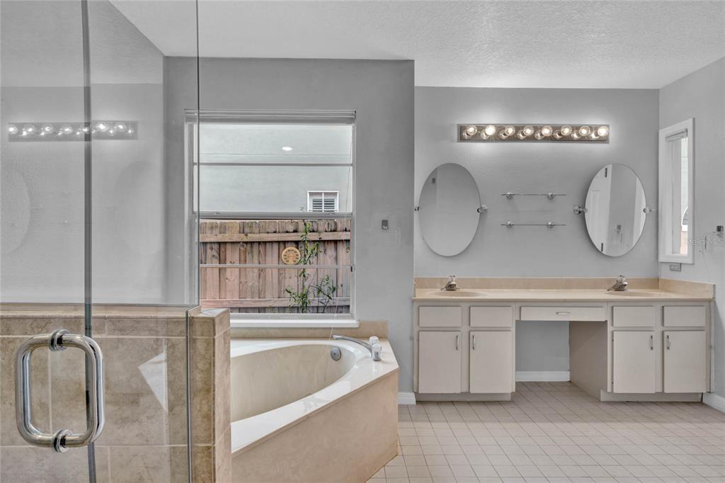 589 S LONGVIEW PLACE