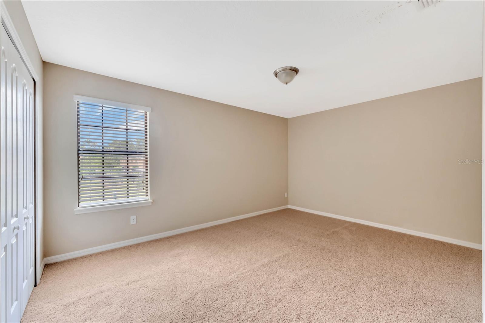 1613 SMOKEY OAK WAY