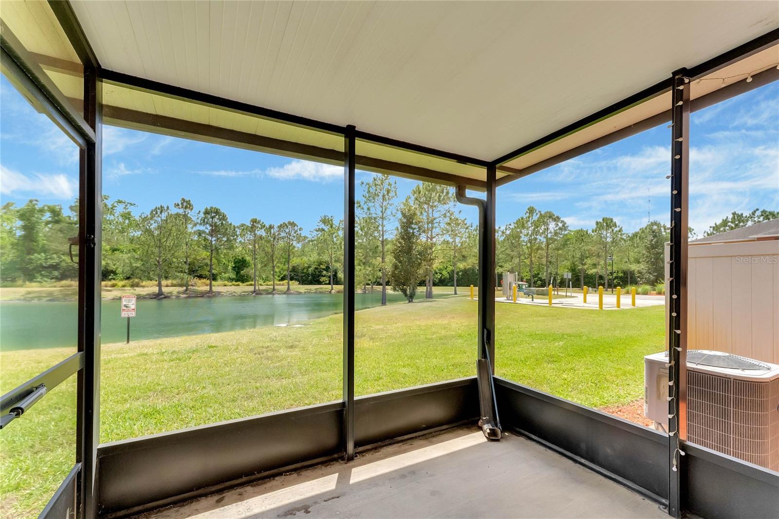1613 SMOKEY OAK WAY