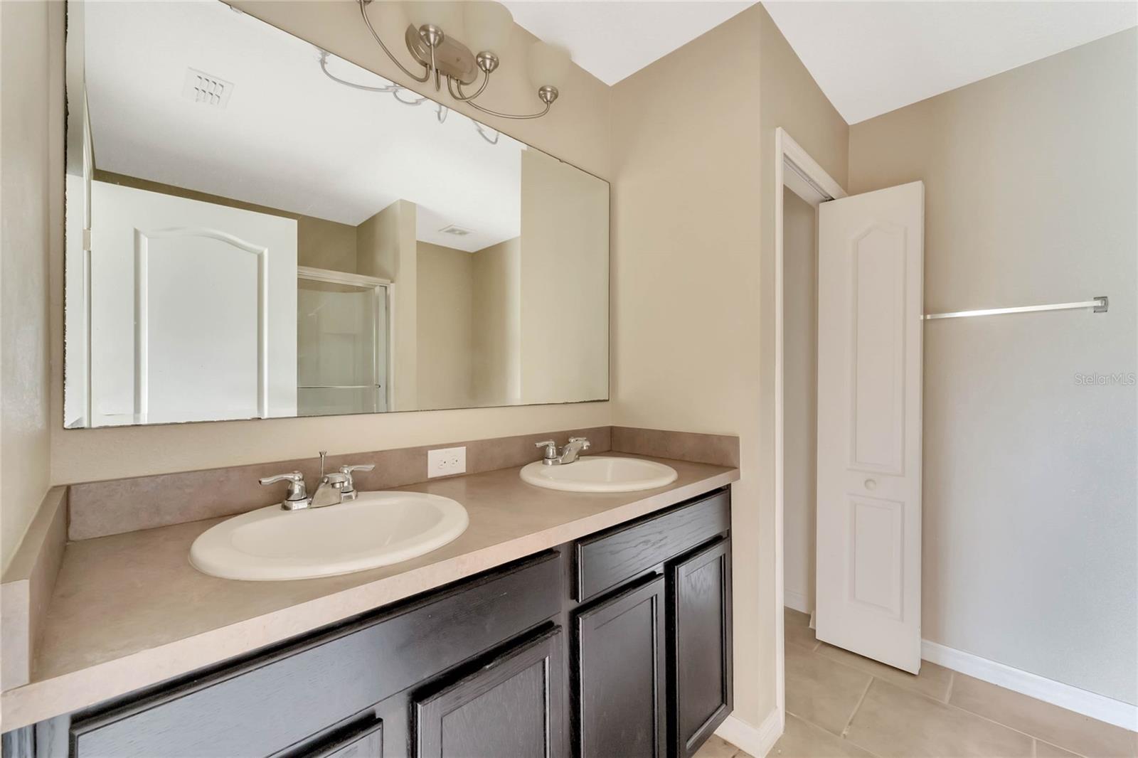 1613 SMOKEY OAK WAY