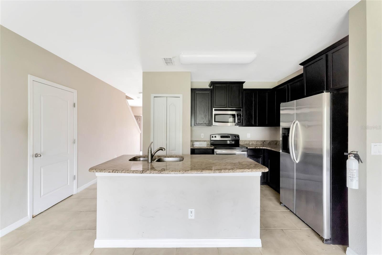 1613 SMOKEY OAK WAY