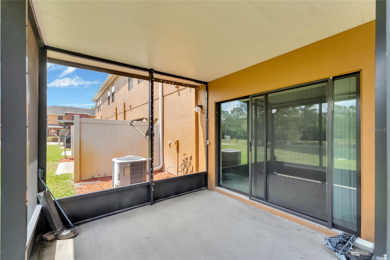 1613 SMOKEY OAK WAY