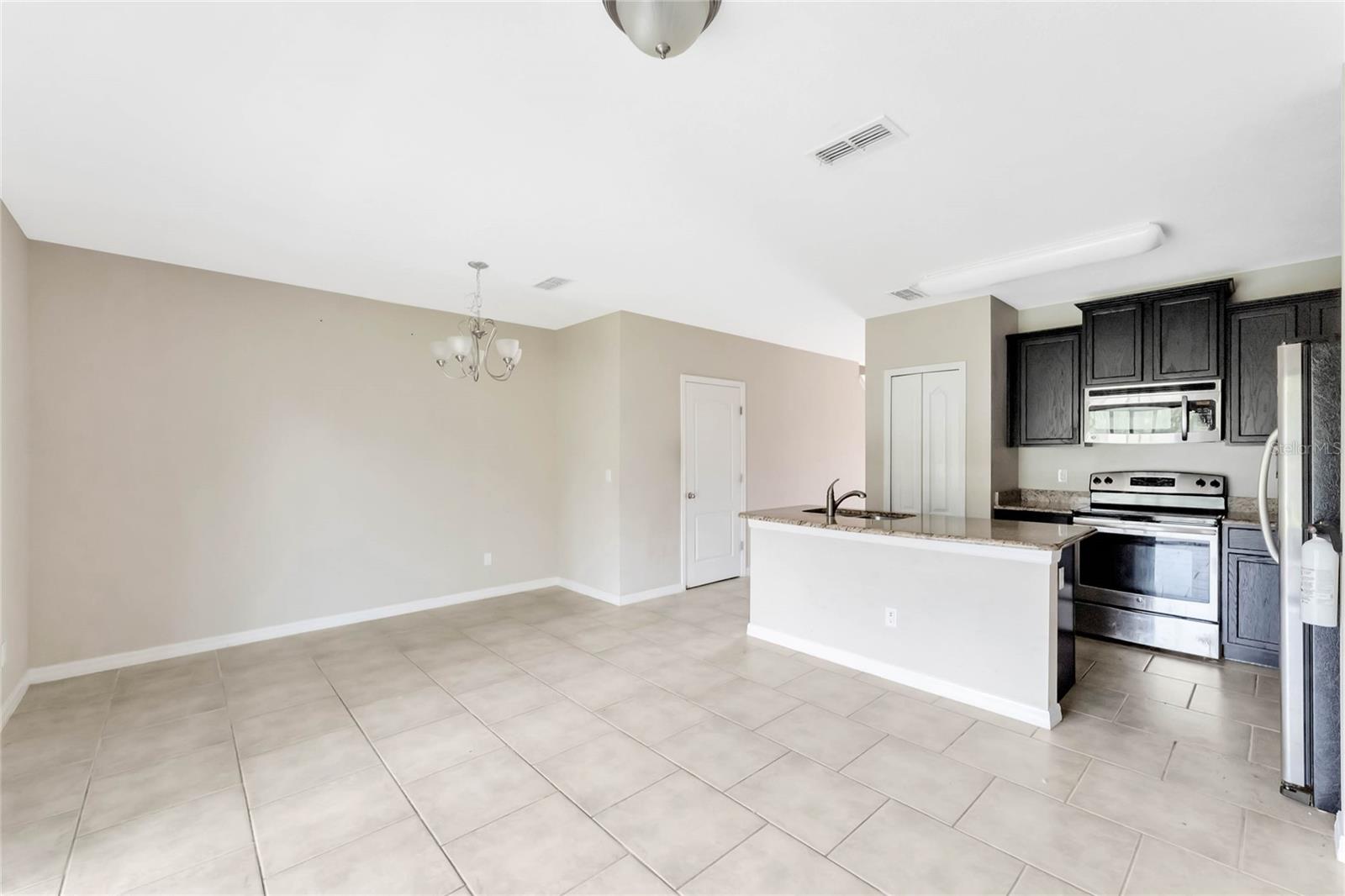 1613 SMOKEY OAK WAY