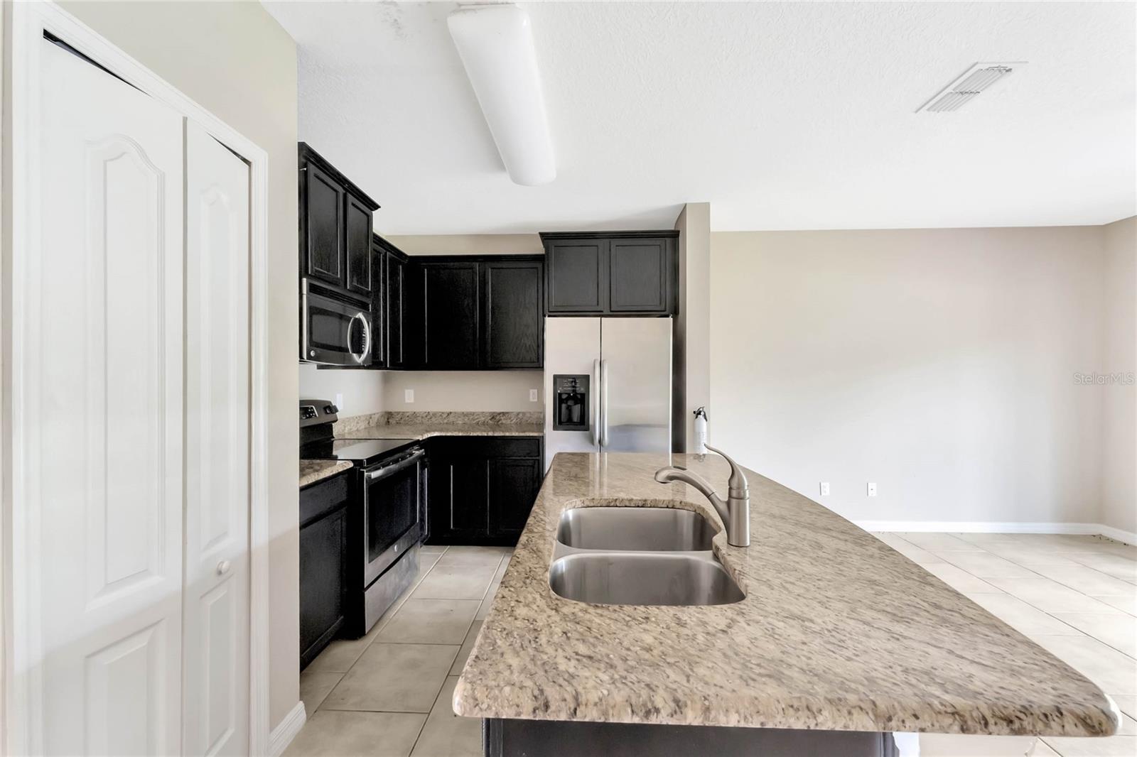 1613 SMOKEY OAK WAY