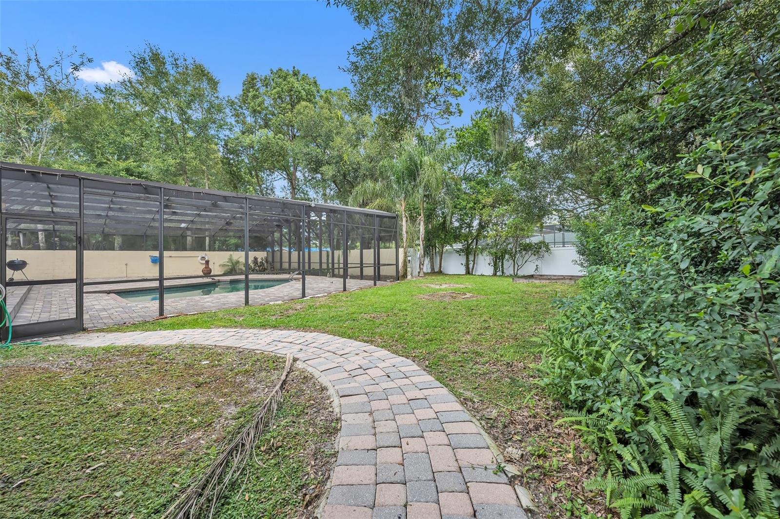 8 HORSEMAN COVE