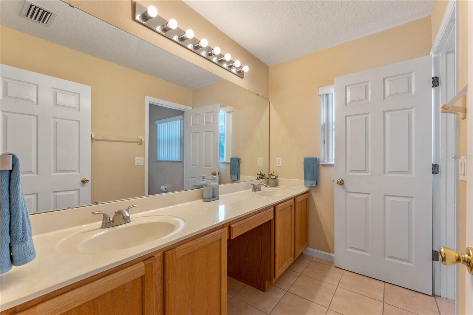 1302 CRANE CREST WAY