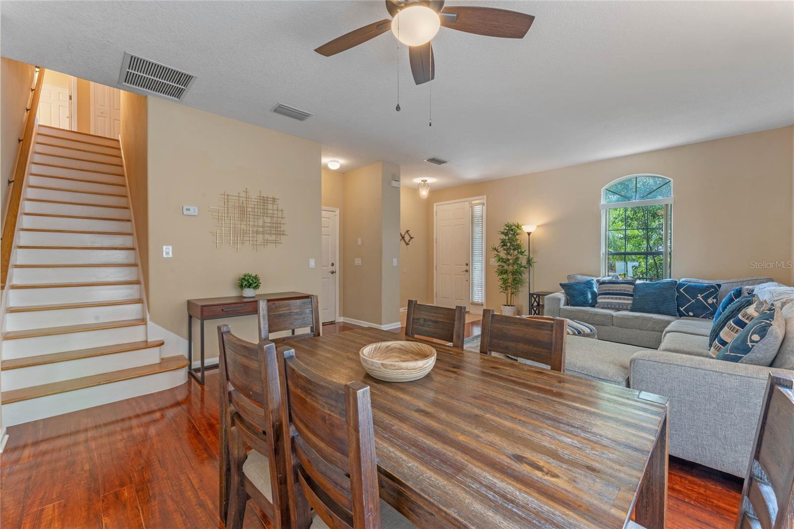 1302 CRANE CREST WAY