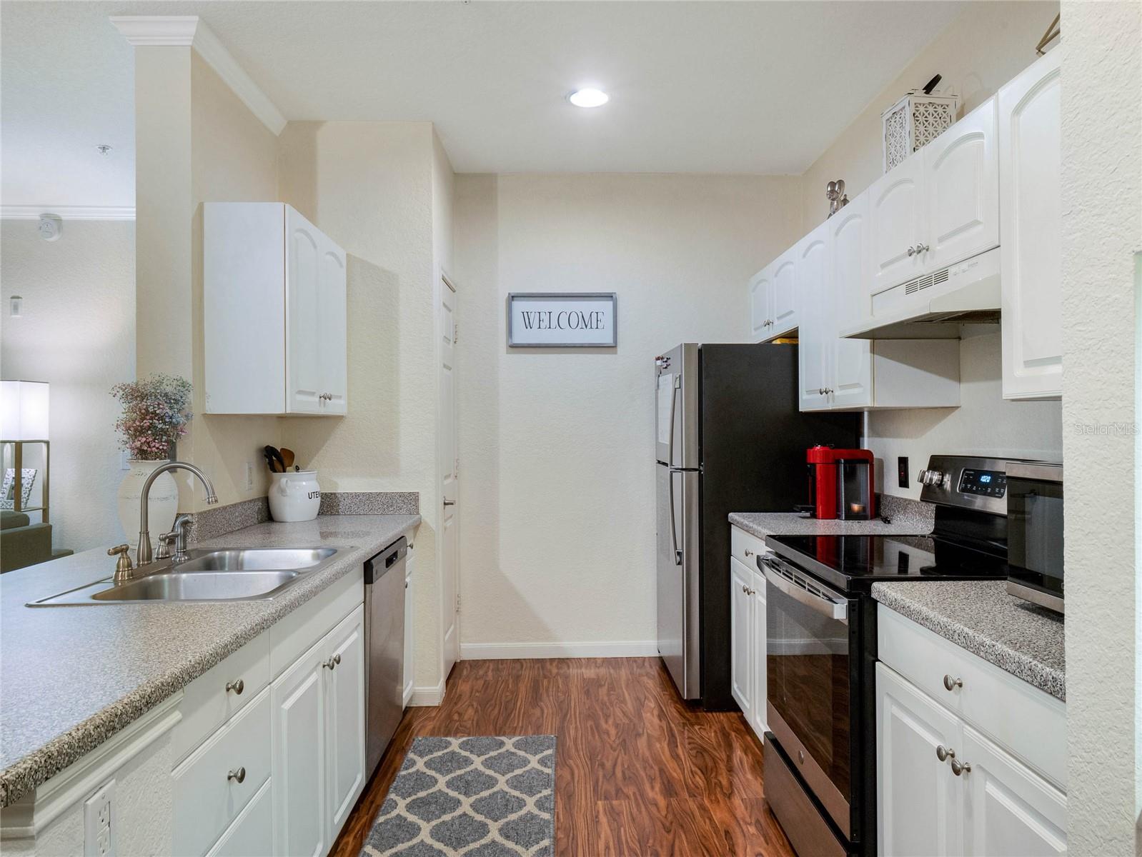 860 N ORANGE AVE #353