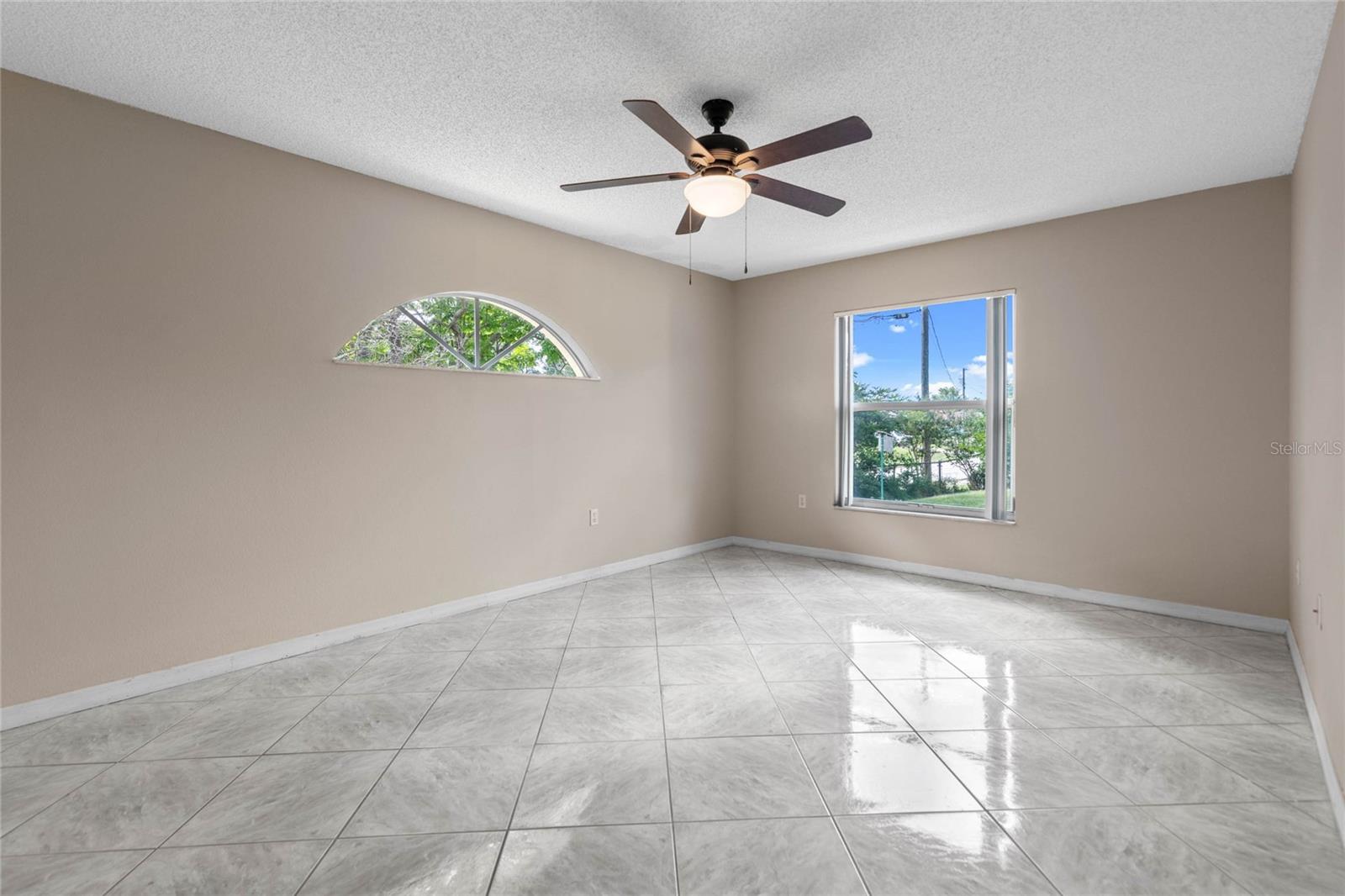 1598 BISMARCK DR
