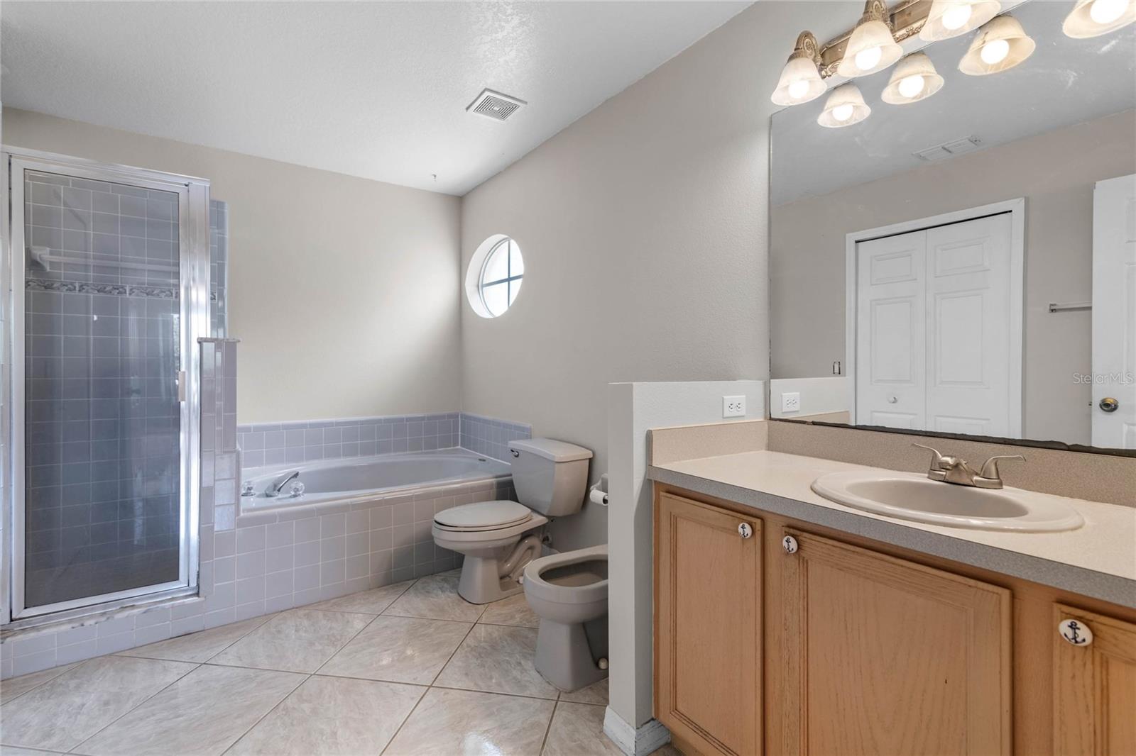 1598 BISMARCK DR