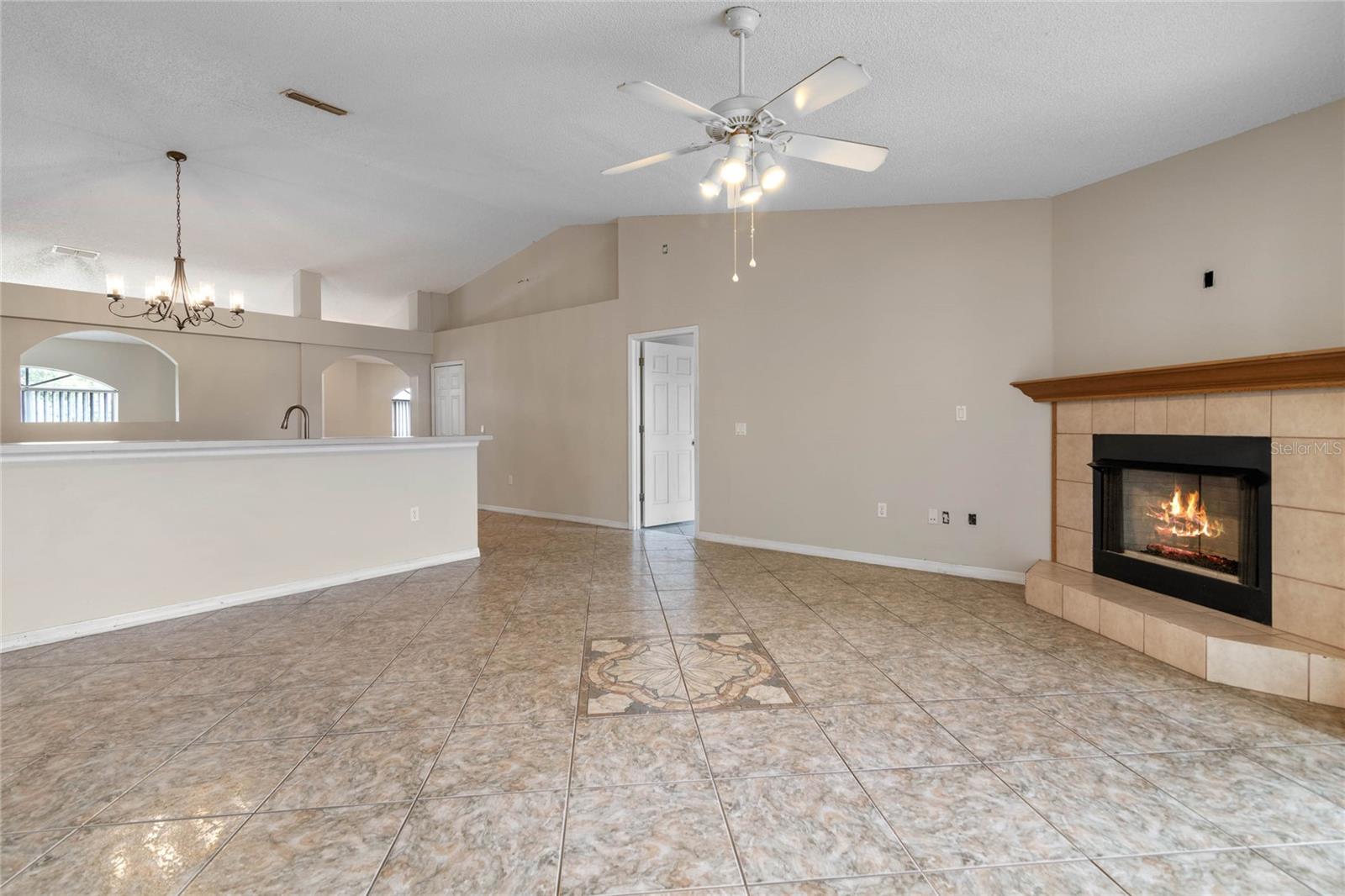 1598 BISMARCK DR