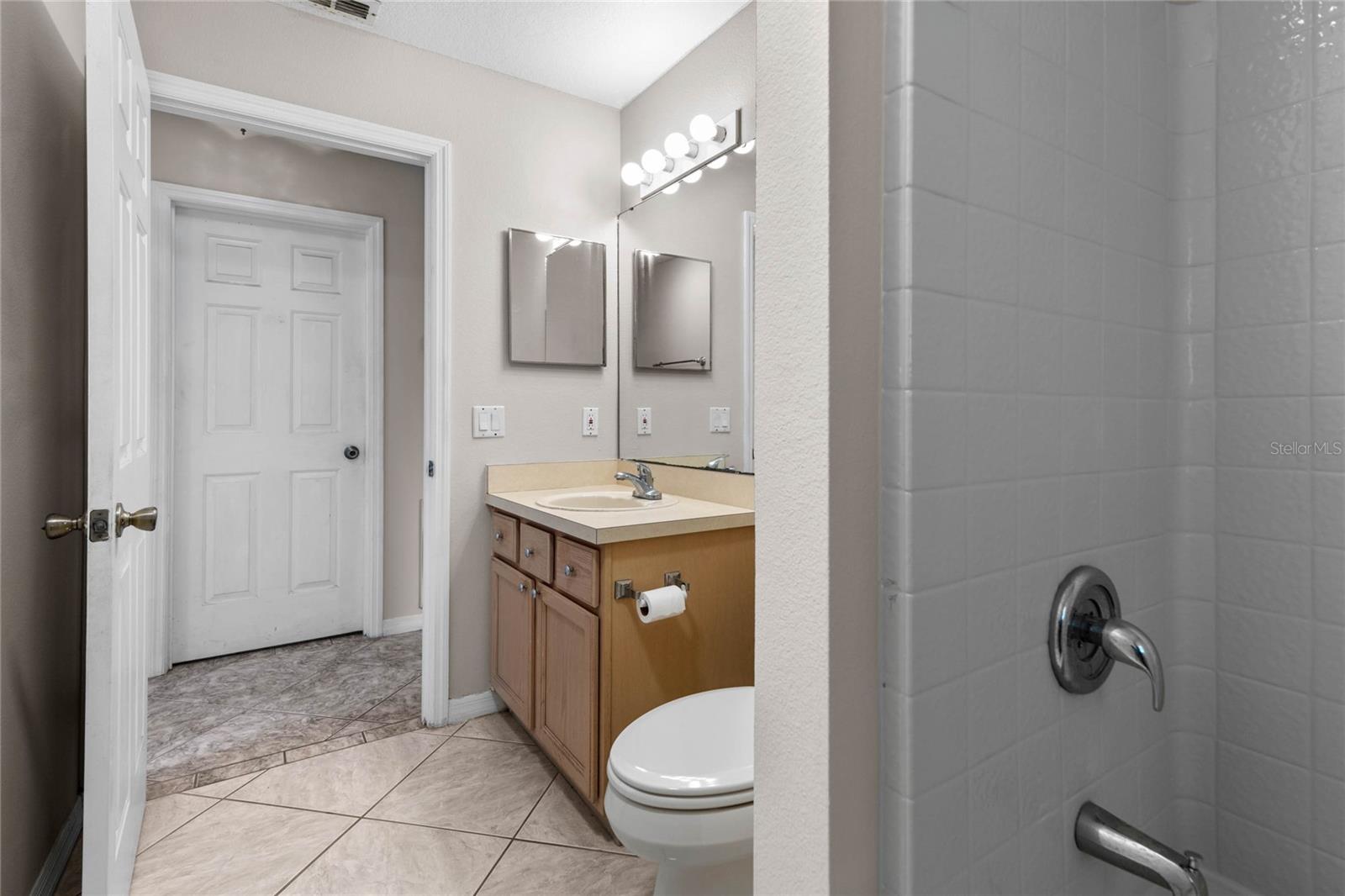 1598 BISMARCK DR