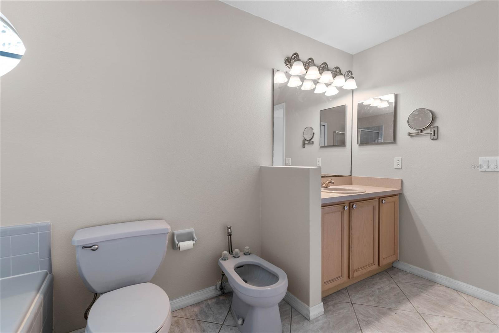 1598 BISMARCK DR