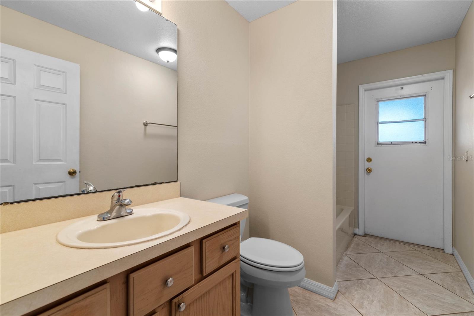 1598 BISMARCK DR