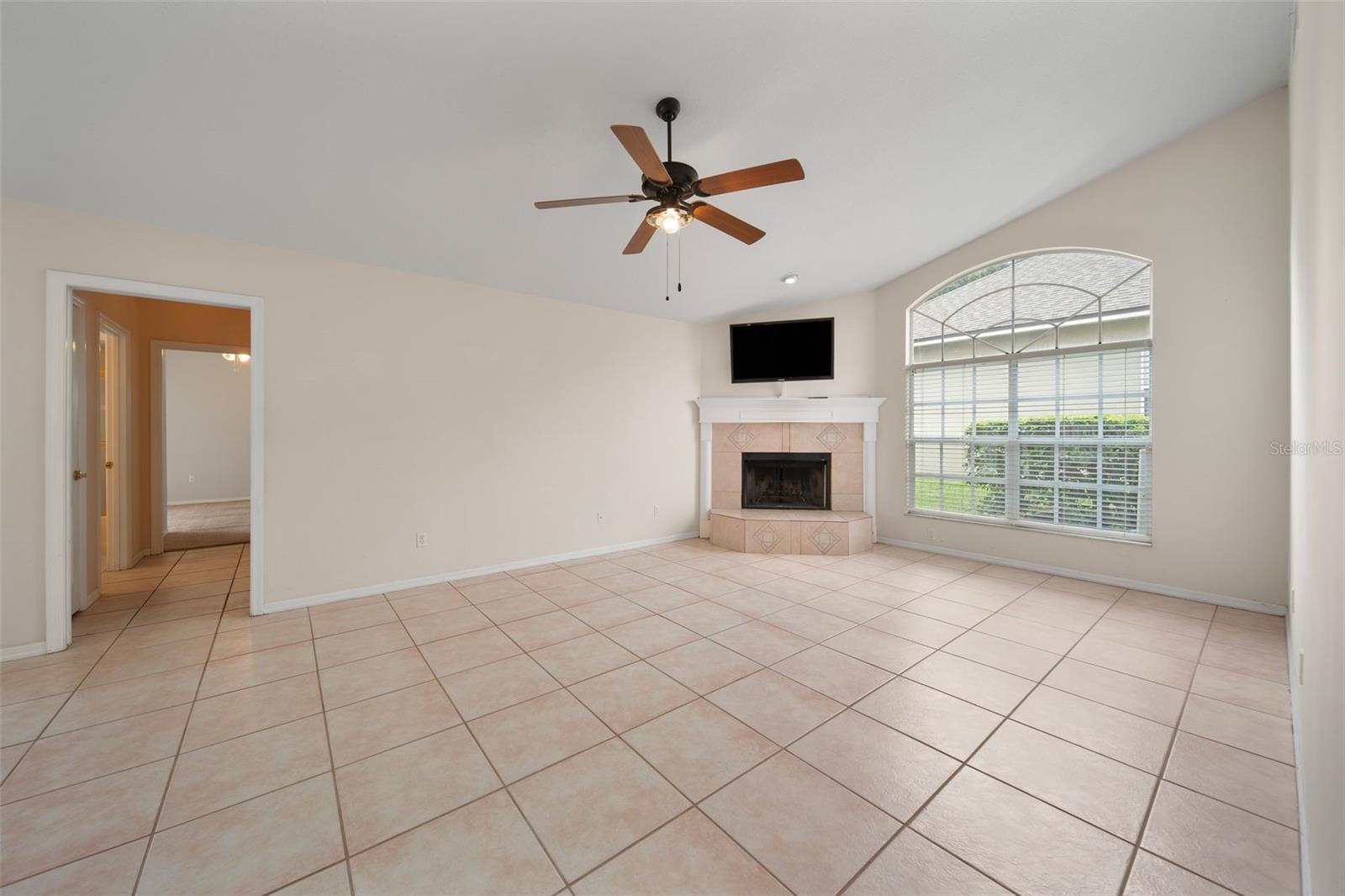 813 EAGLE CLAW CT