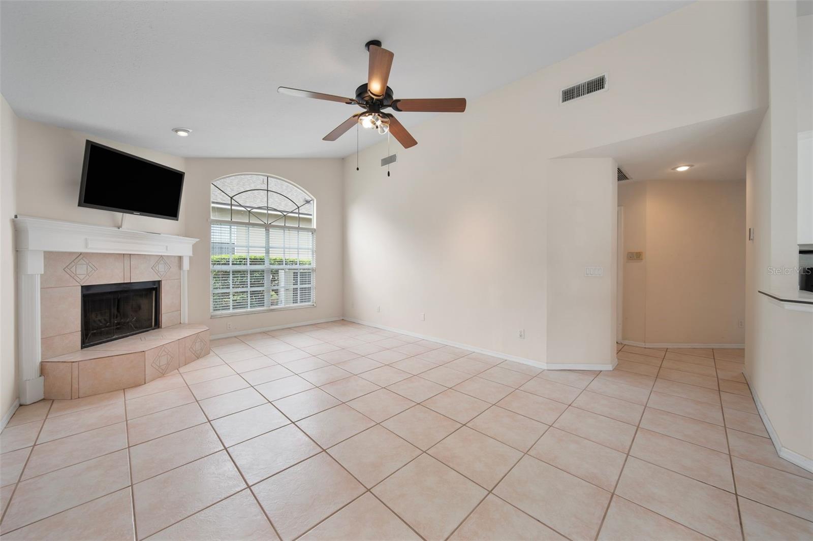 813 EAGLE CLAW CT