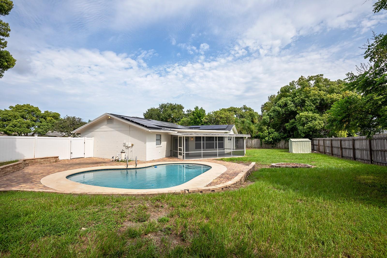 5211 WOODCREST CT
