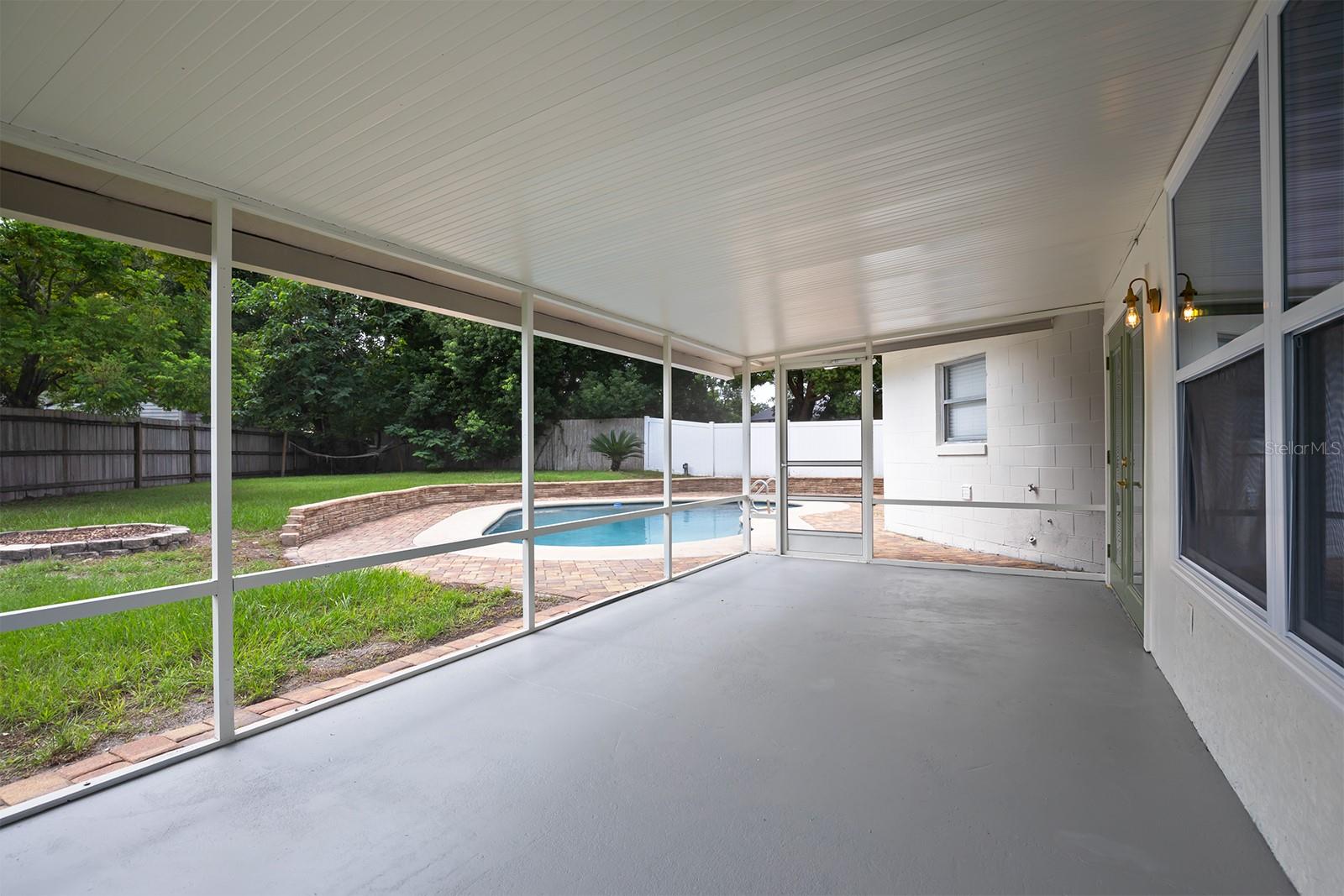 5211 WOODCREST CT