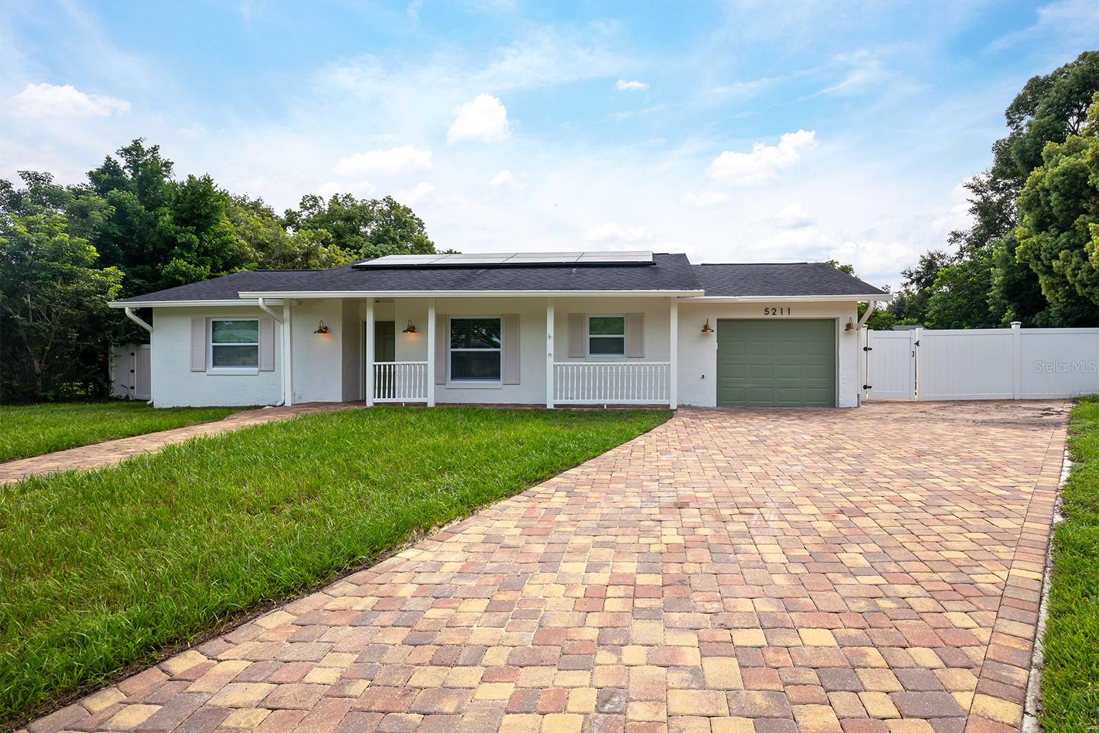 5211 WOODCREST CT