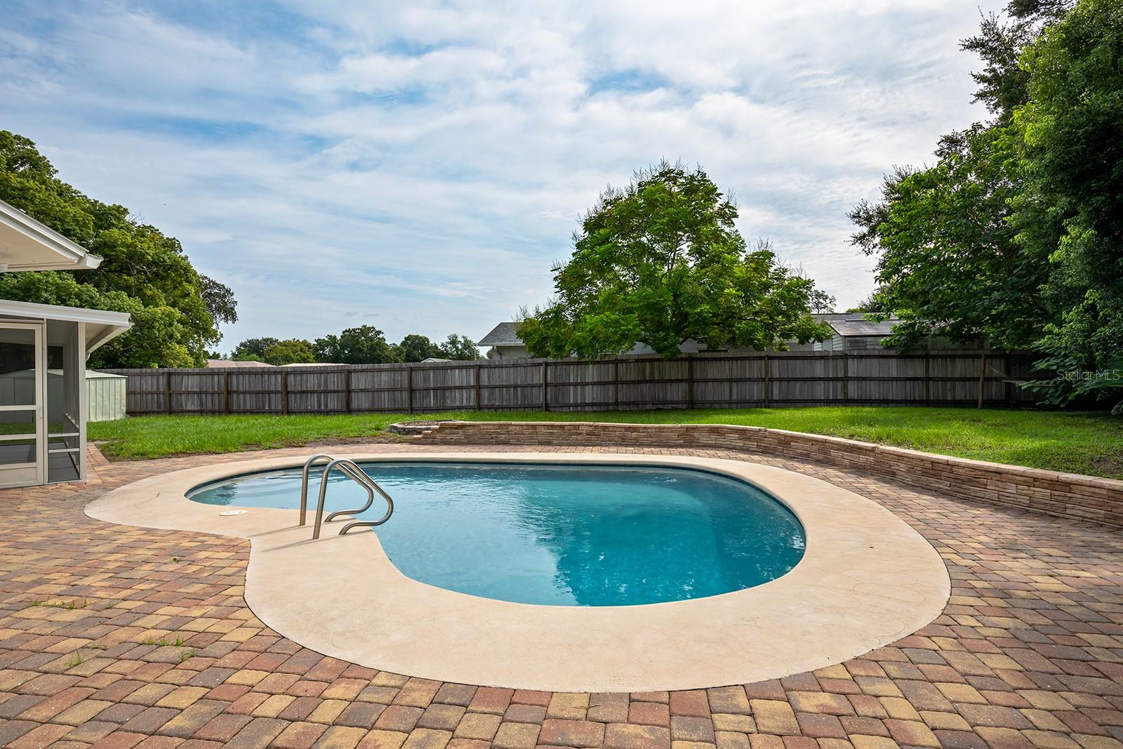 5211 WOODCREST CT