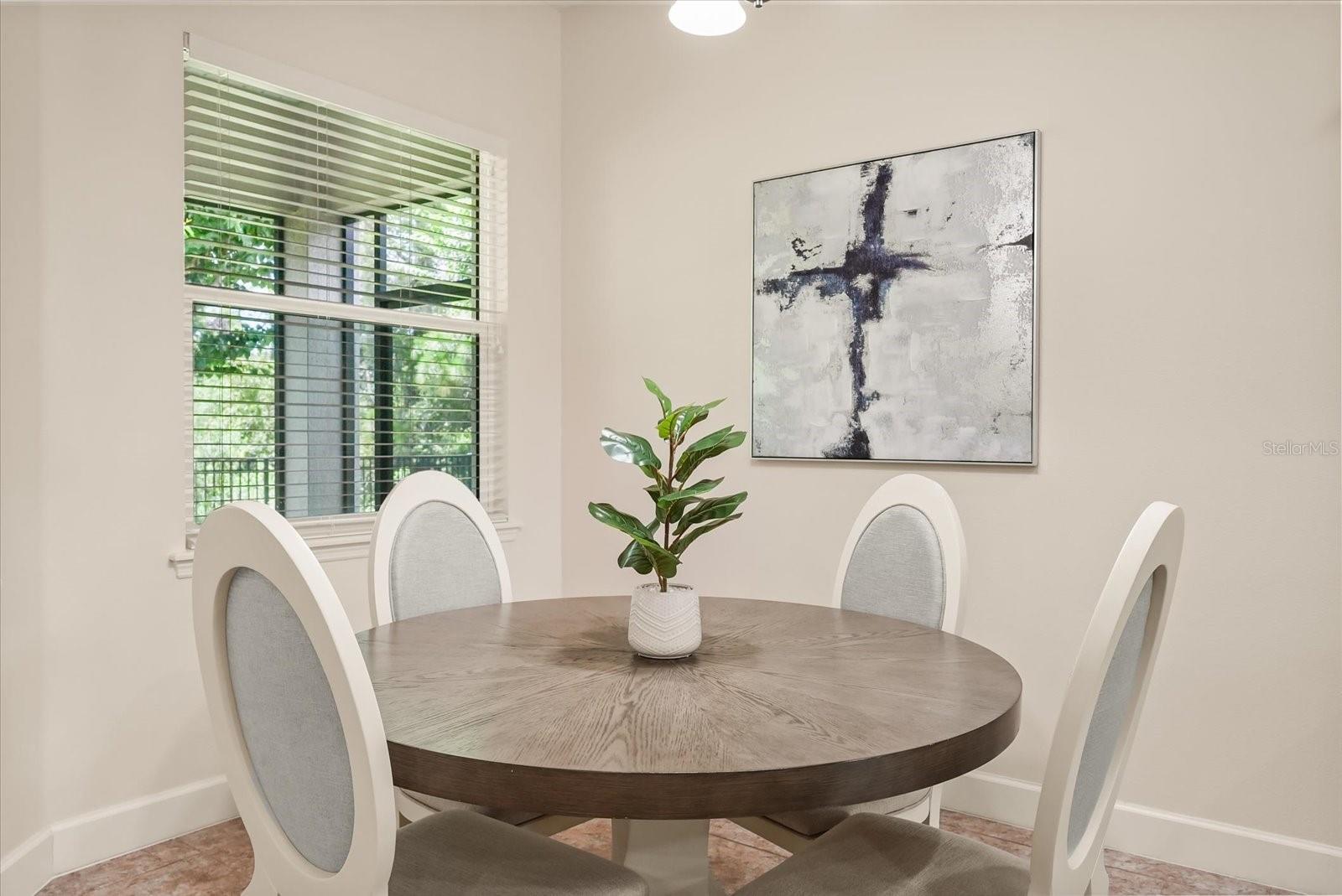 1686 VICTORIA GARDENS DR