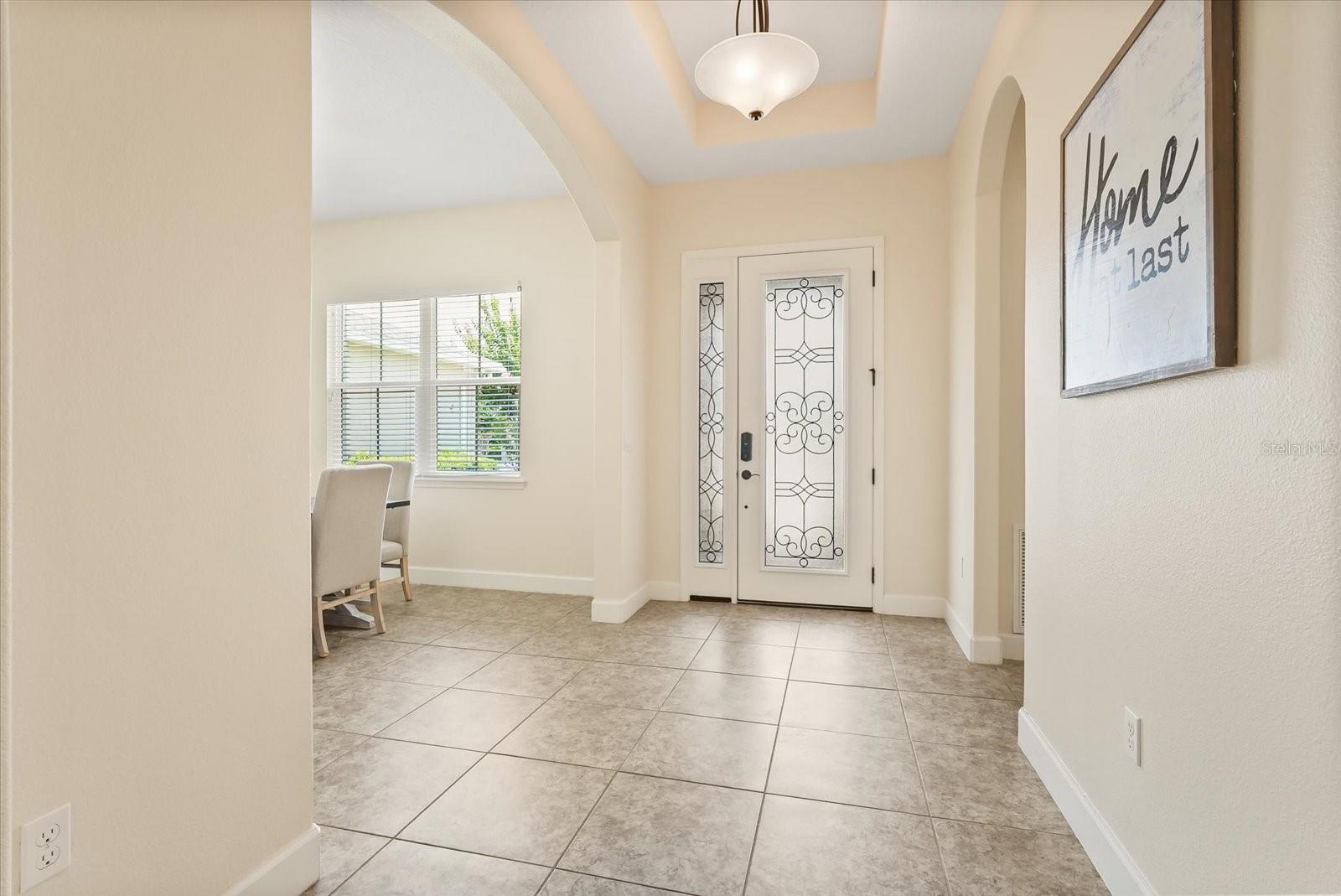 1686 VICTORIA GARDENS DR