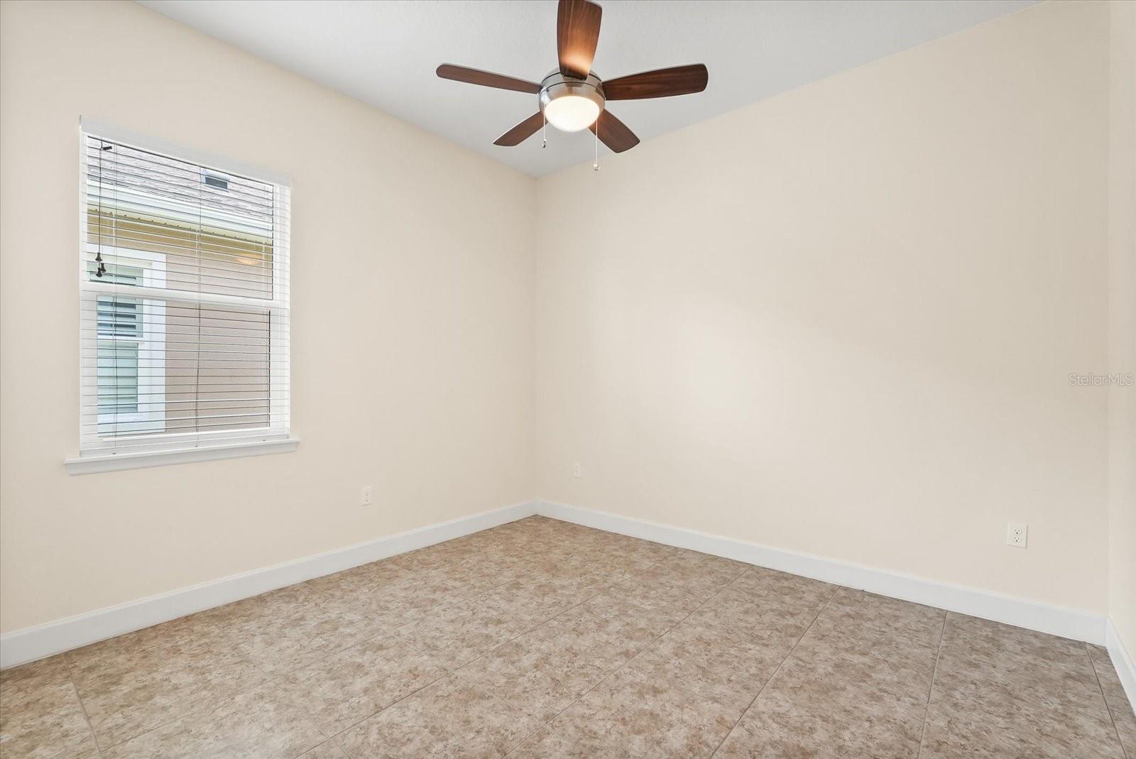 1686 VICTORIA GARDENS DR