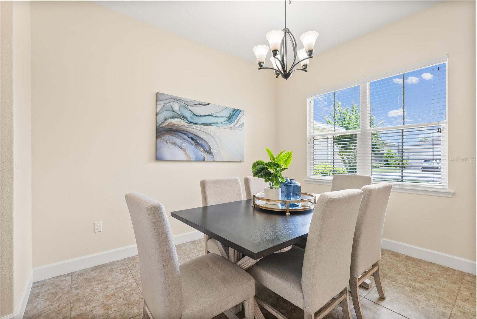 1686 VICTORIA GARDENS DR
