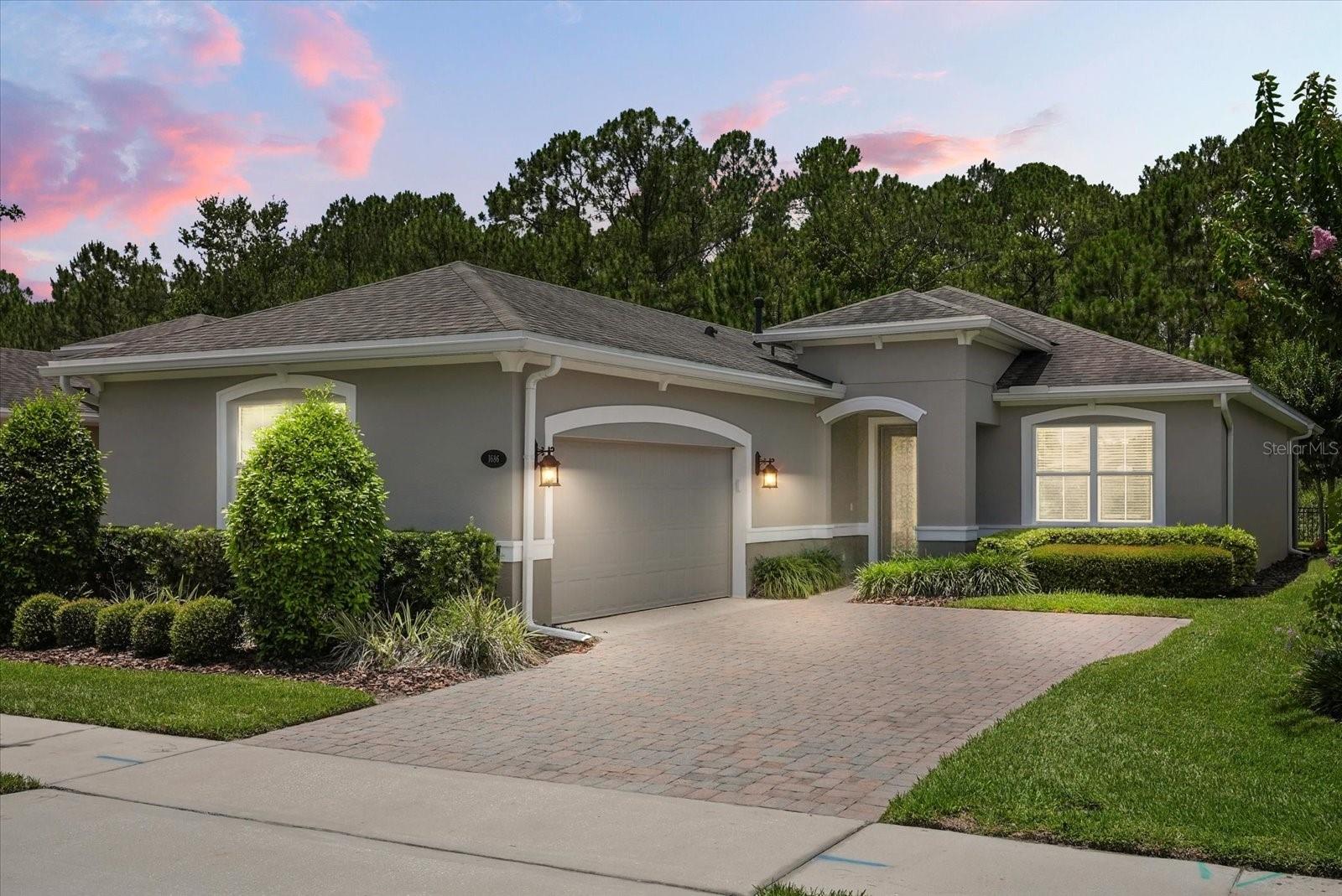 1686 VICTORIA GARDENS DR
