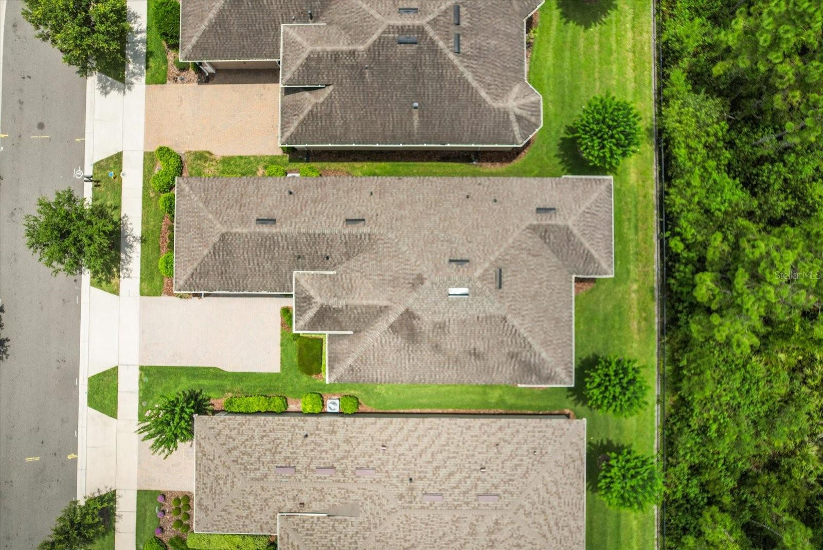 1686 VICTORIA GARDENS DR