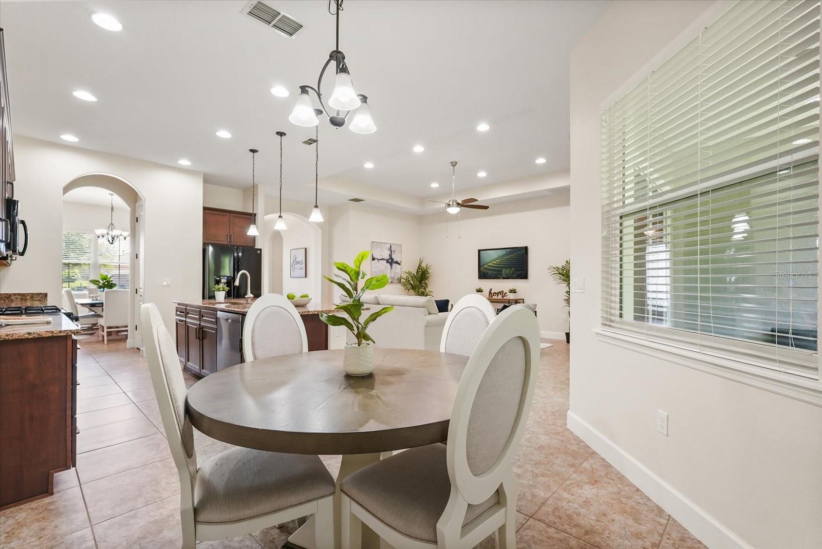 1686 VICTORIA GARDENS DR