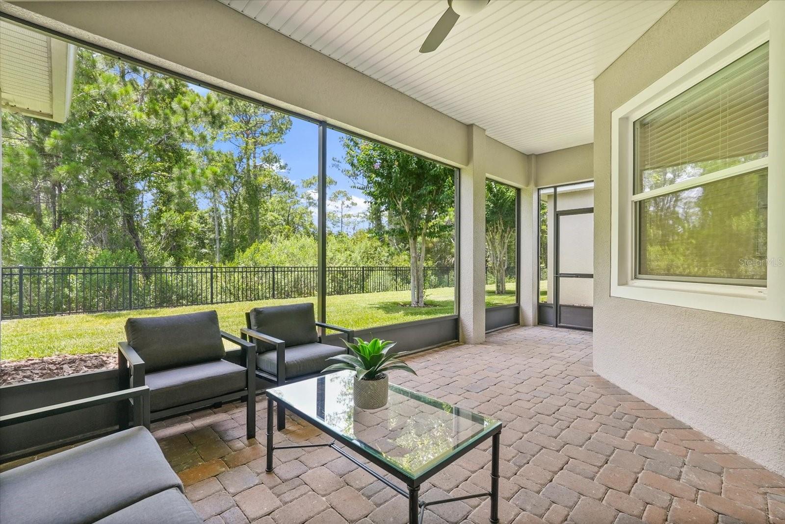 1686 VICTORIA GARDENS DR