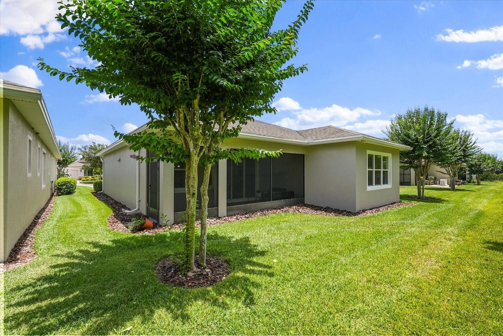1686 VICTORIA GARDENS DR