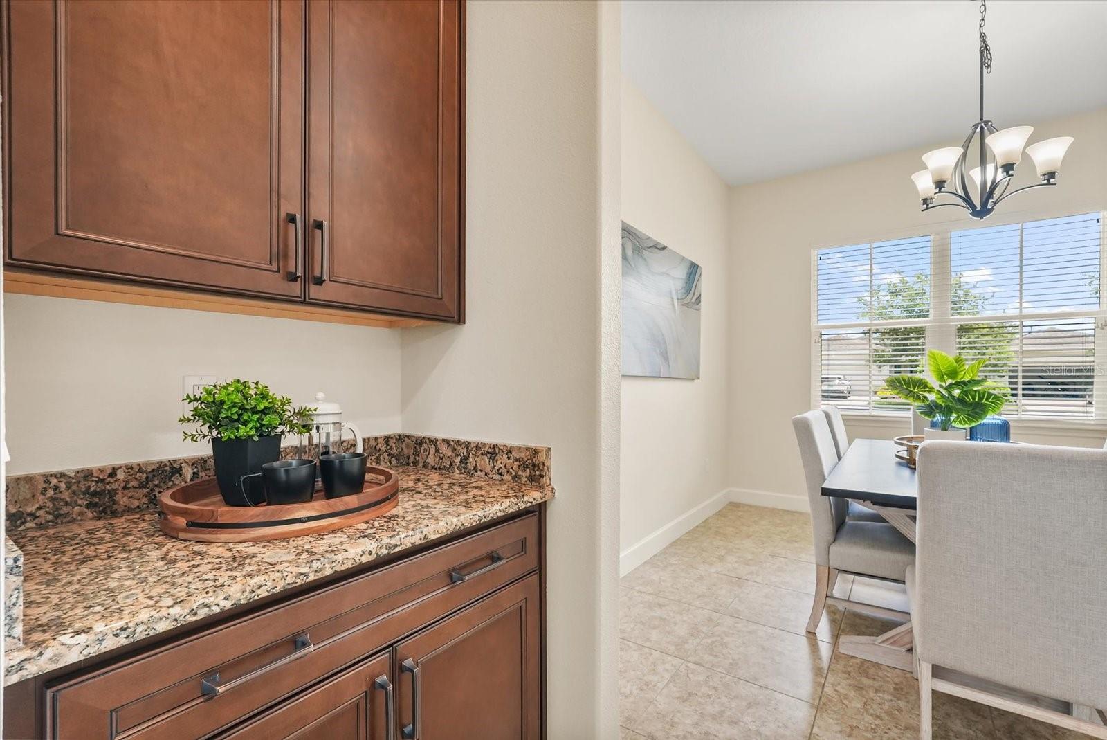1686 VICTORIA GARDENS DR