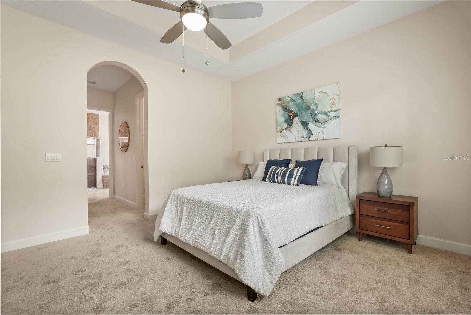 1686 VICTORIA GARDENS DR