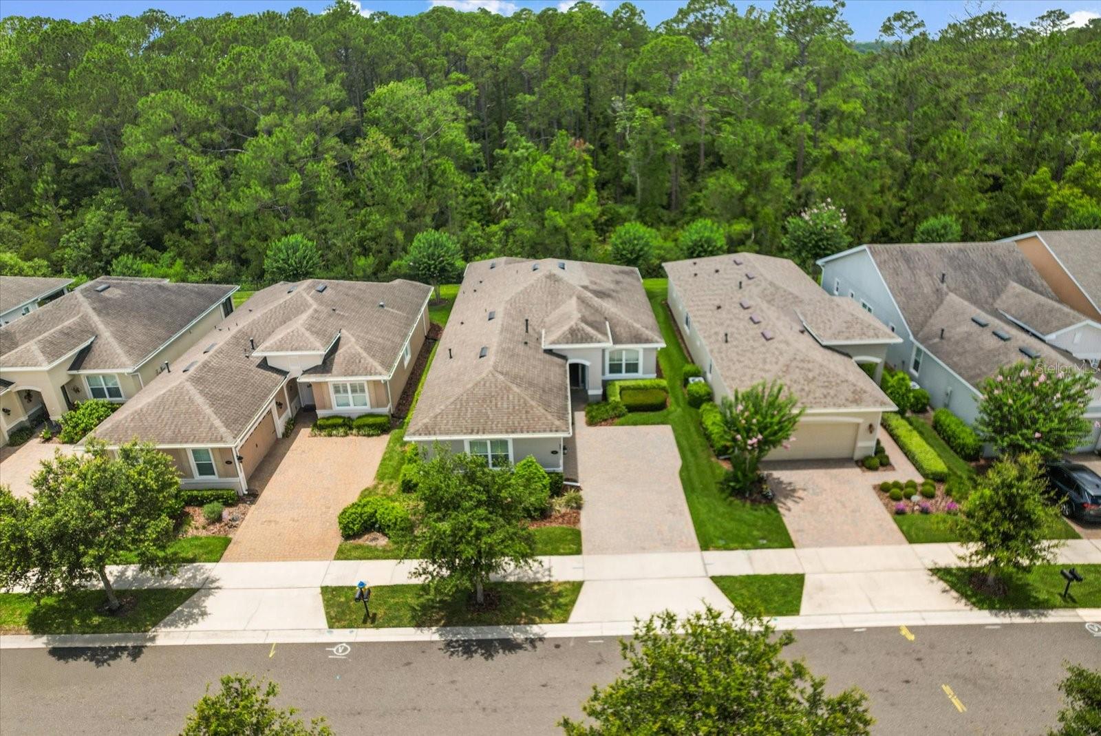 1686 VICTORIA GARDENS DR