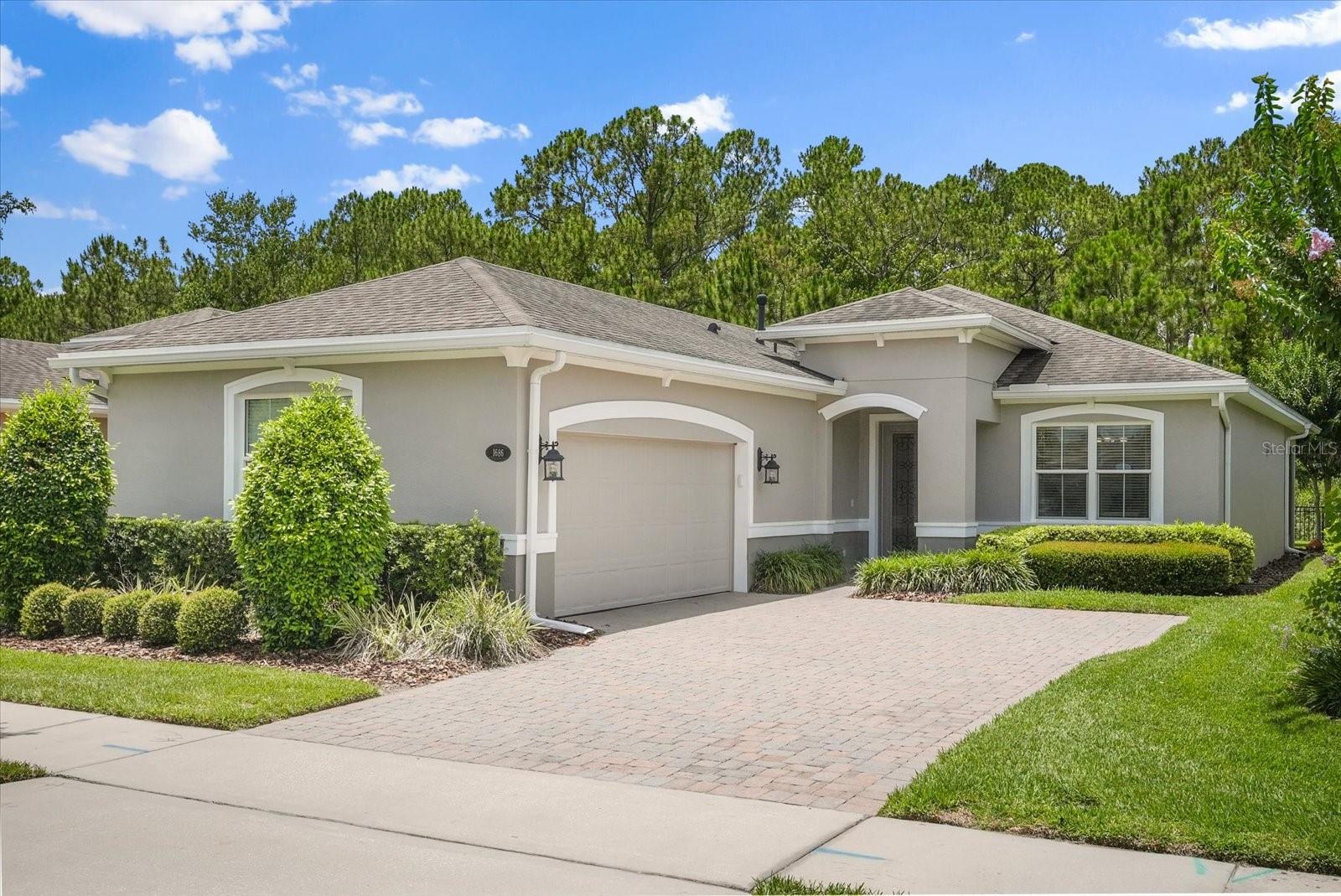 1686 VICTORIA GARDENS DR