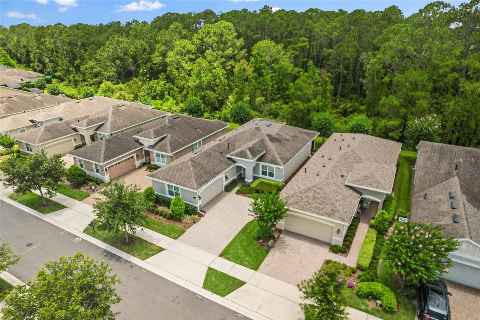 1686 VICTORIA GARDENS DR